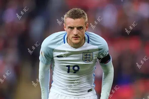 从业余球员踢到英超冠军！他的逆袭之路实在太可怕了