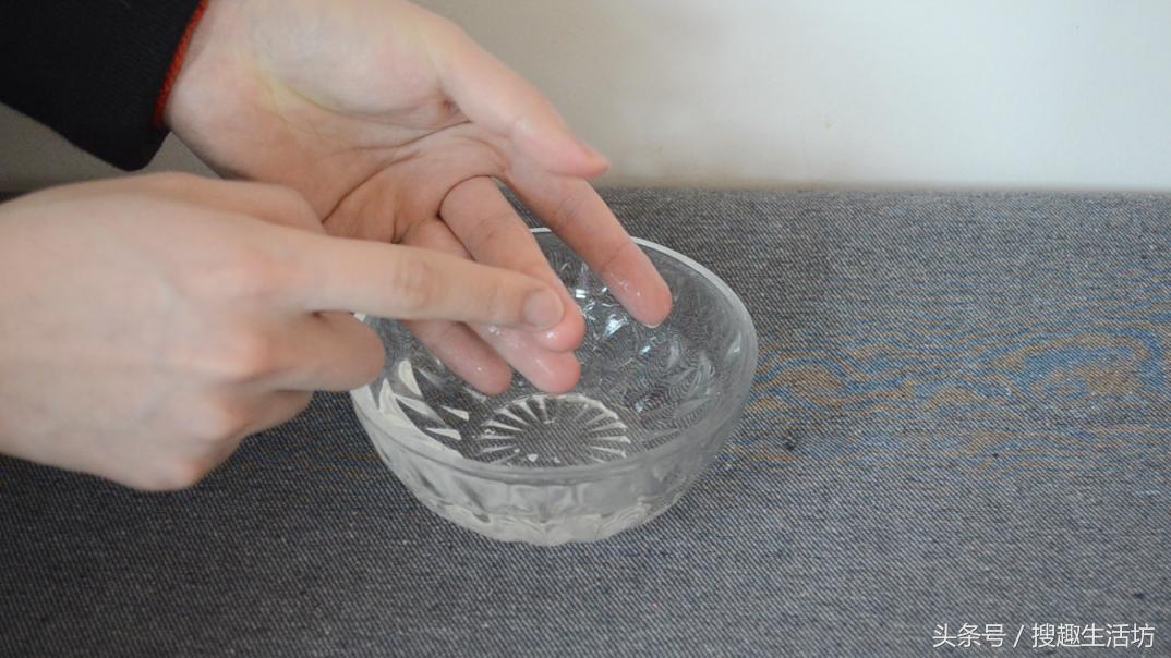 手被刺扎了要如何把刺给取出来,手指被刺扎到能用热水泡吗