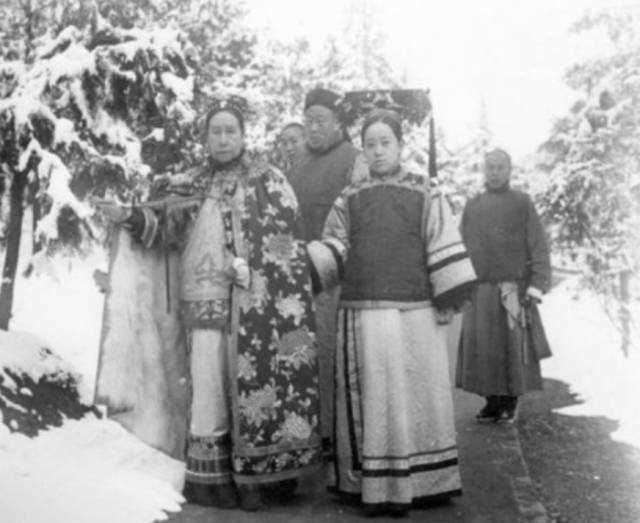 特工普京，罕见的李嘉诚，没有胡子的鲁迅，这些照片你一定没见