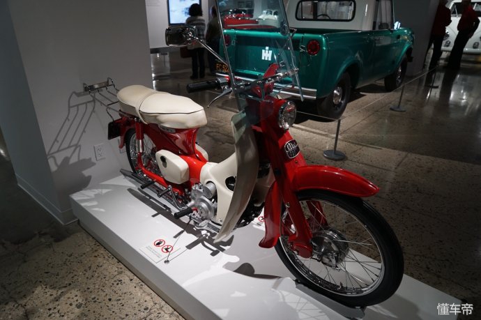 汽车博物馆蝙蝠侠战车,汽车博物馆带你了解蝙蝠侠战车