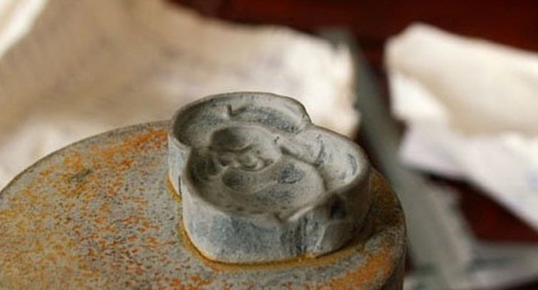 如何区别翡翠玉石是机器雕刻还是人工雕刻？鉴别手工雕与电脑雕