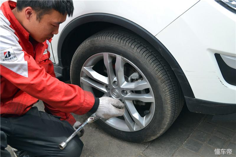 不同品牌轮胎高速胎噪对比,胎噪大的车用什么轮胎好