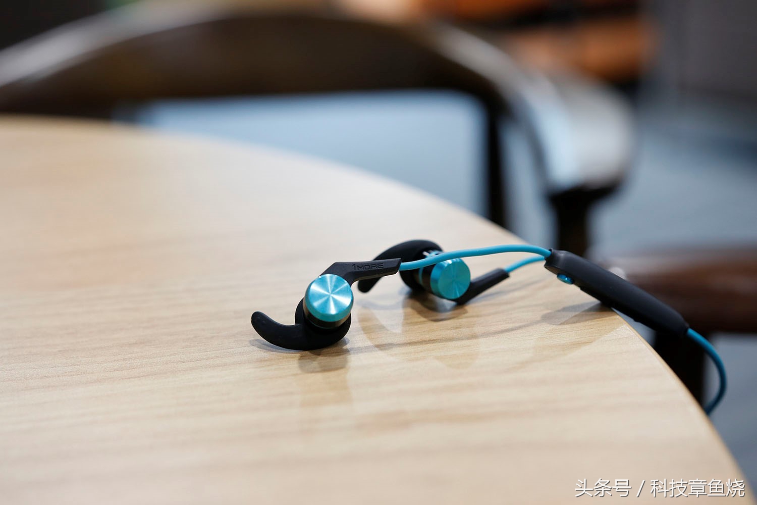 运动音乐戴耳机听,运动耳机1more