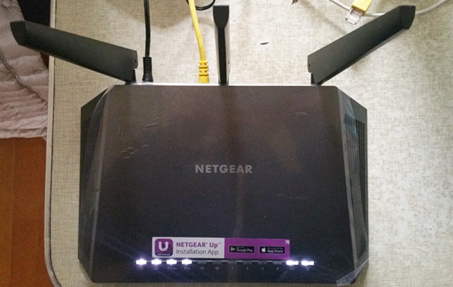 四个柱的路由器怎么摆放信号最强,无线路由器装修在什么位置好