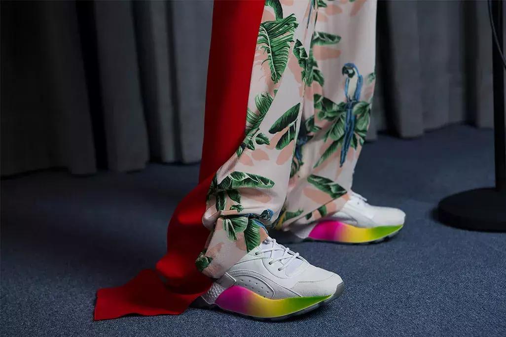 春夏小白鞋新款2022爆款百搭,百搭厚底小白鞋春夏