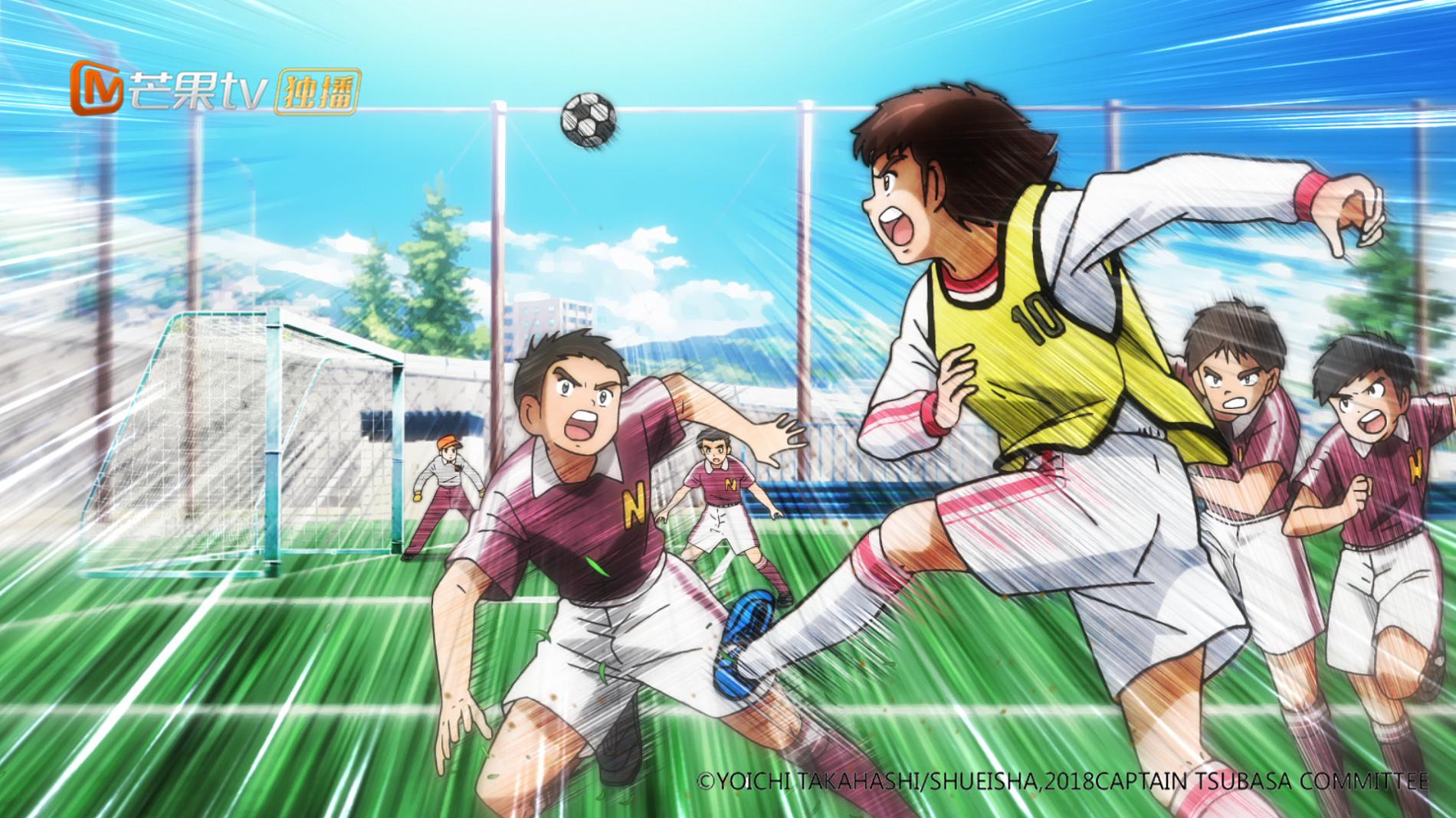 足球场上队员的暖心时刻,希望足球小将们团结奋进再创佳绩