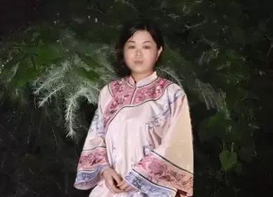 B站上市，邀请了着8位UP主敲钟，宅上人生巅峰。