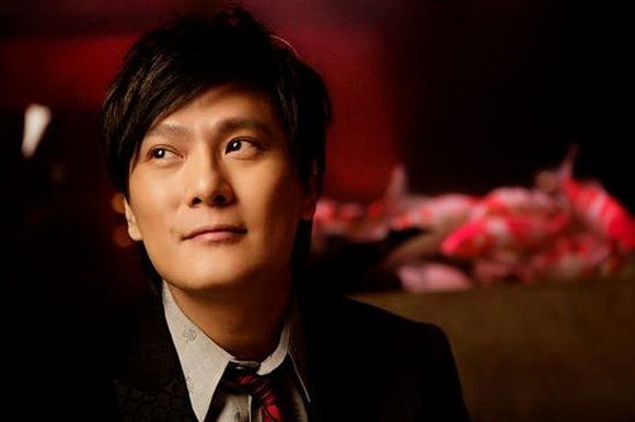 年过半百依然不婚，展昭有60之约，小哥因为那个女人，那星爷呢？