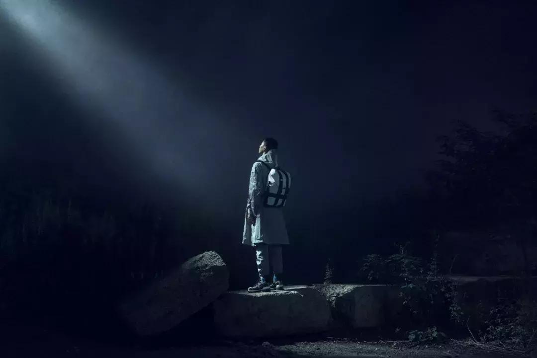 与HerschelSupply联名实属不易，但这个中国品牌做到了