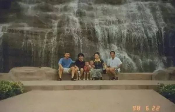 在天愿作比翼鸟，在地愿为连理枝：烈士遗孀回忆与王伟的爱情