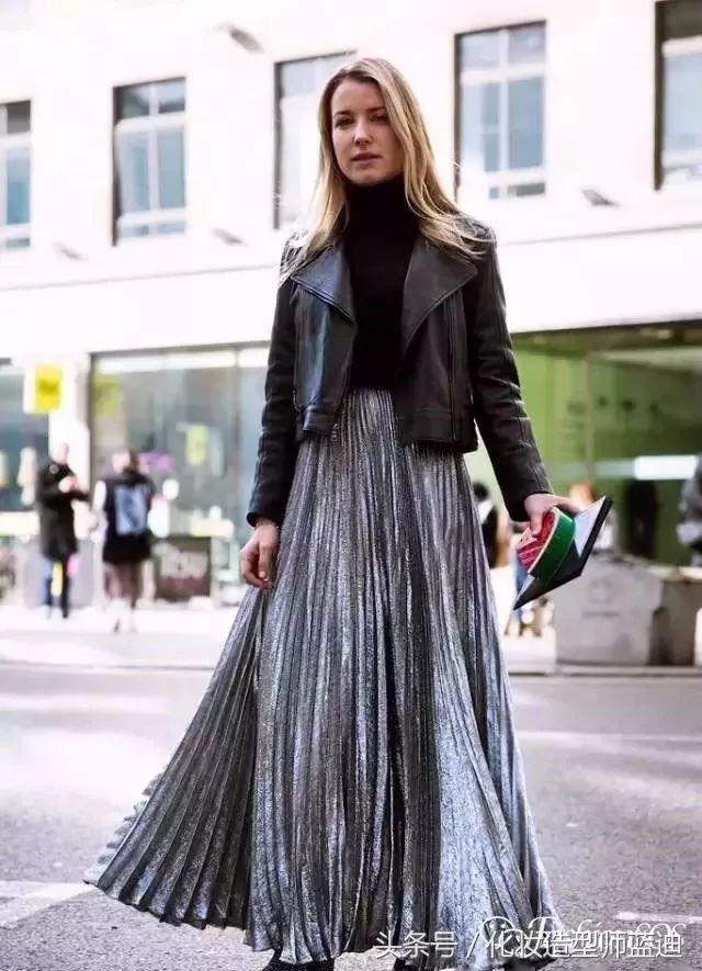 圆领卫衣长款百褶裙搭配图女款,百褶裙搭配卫衣搭配丝袜乐福鞋