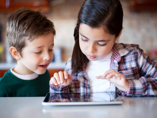 孩子玩ipad对眼睛的影响,孩子看ipad不伤眼