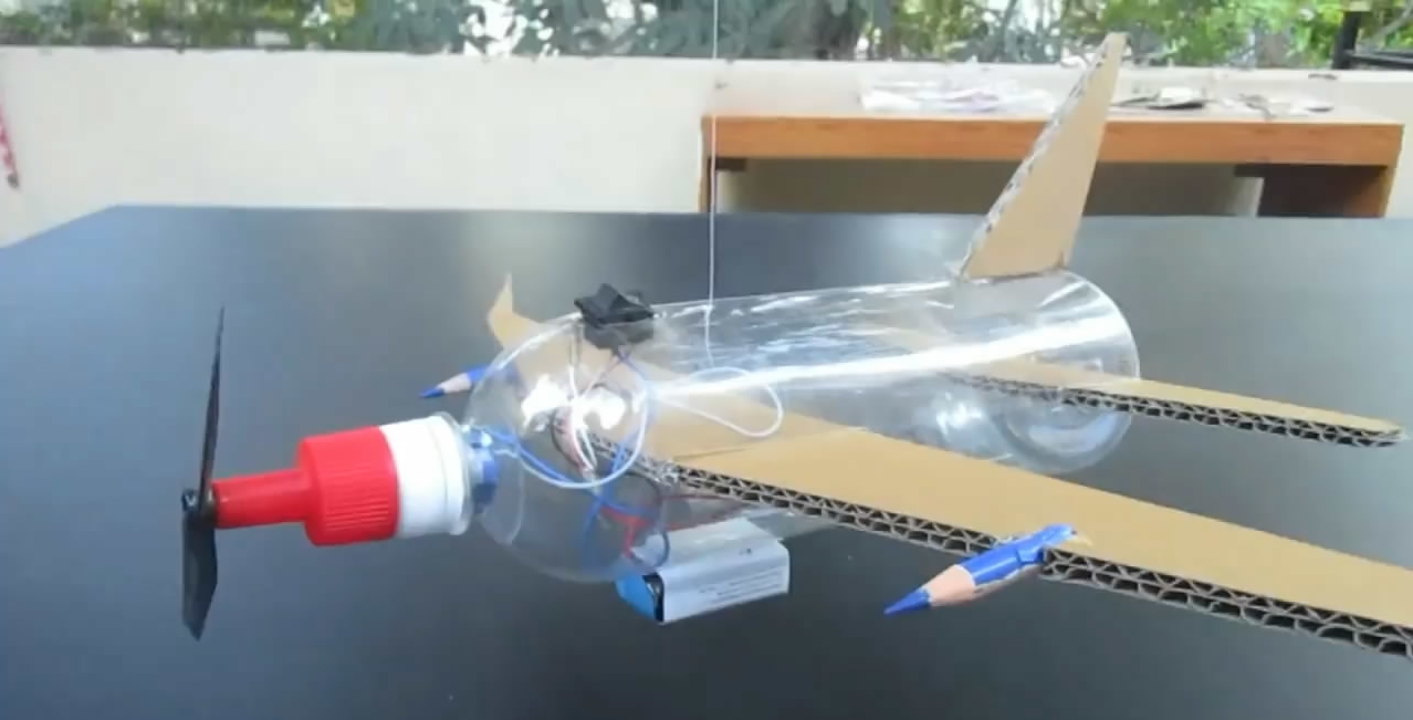 单桨飞机手工制作,用瓶子怎么做微型飞机