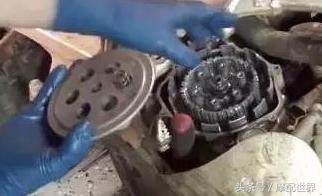怎样判断弯梁摩托车离合器片磨损,怎么判断摩托车离合器磨损严重