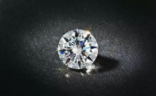 钻石为什么那么值钱 (钻石是怎么形成的为什么这么值钱)