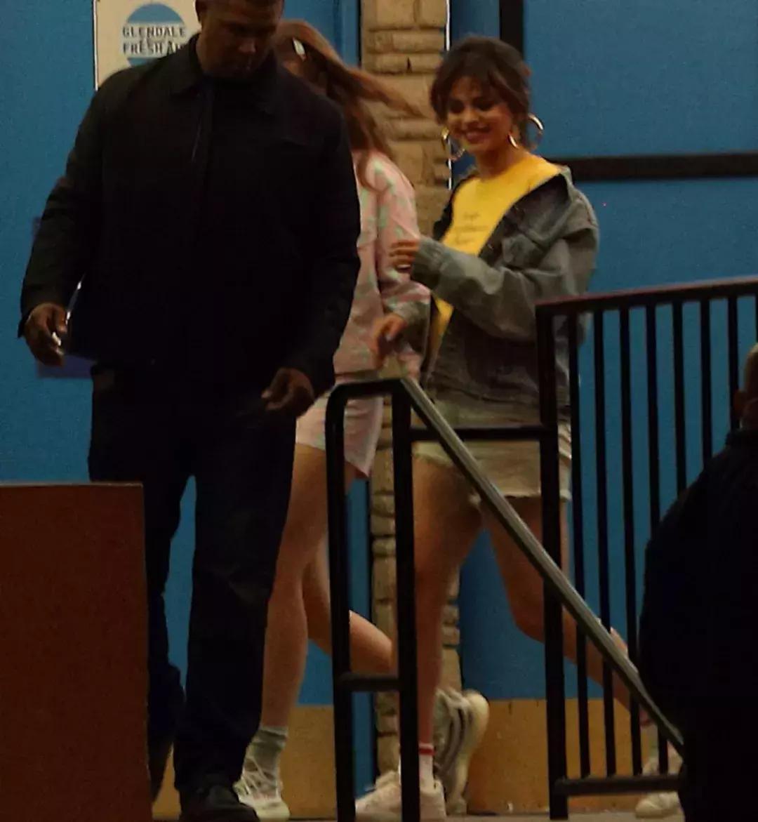 贾斯汀比伯前任赛琳娜,傻脸娜和贾斯汀比伯以前在一起