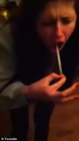 网上竟流行这个变态“挑战”：安全套从鼻子吸进去，从嘴巴拉出来