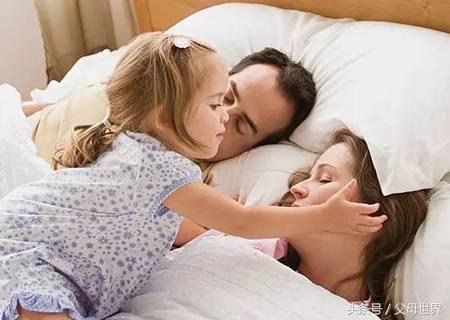 孩子和妈妈分床睡多久能适应 (怎样让孩子分床睡适应快)