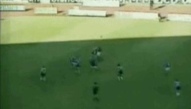 外媒评c罗超远吊射神仙球,c罗惊世倒钩足球小将