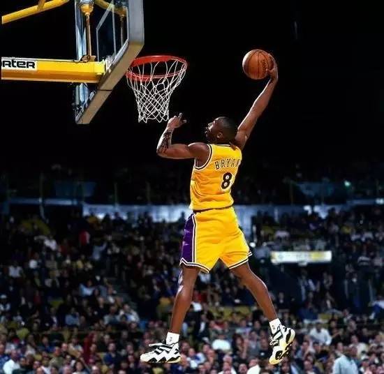 回忆篇从青涩到成熟记忆里的黑曼巴 ----科比战靴系列