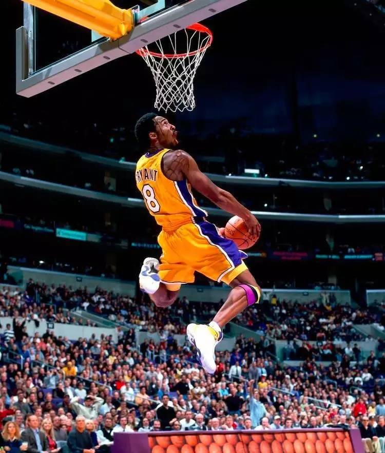 科比黑曼巴战靴,回忆科比经典