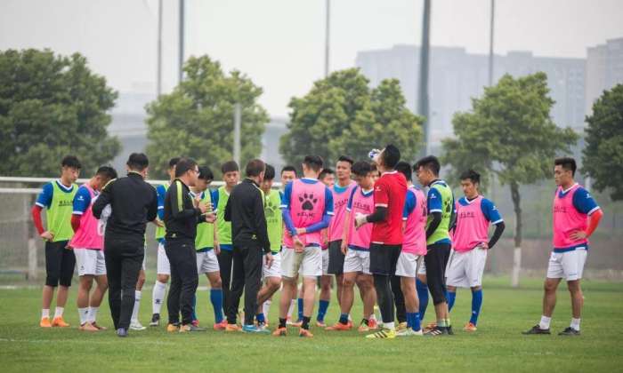 成都兴城刚成立就来扯把子，首场比赛直接叫板四川男神李伯清