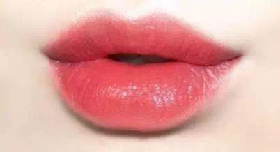 栽过这几款热门口红的坑，一涂上嘴整个人都不好了！千万别跟风买