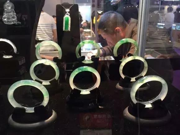 最美的翡翠玉手镯,最美玉手镯各种款式