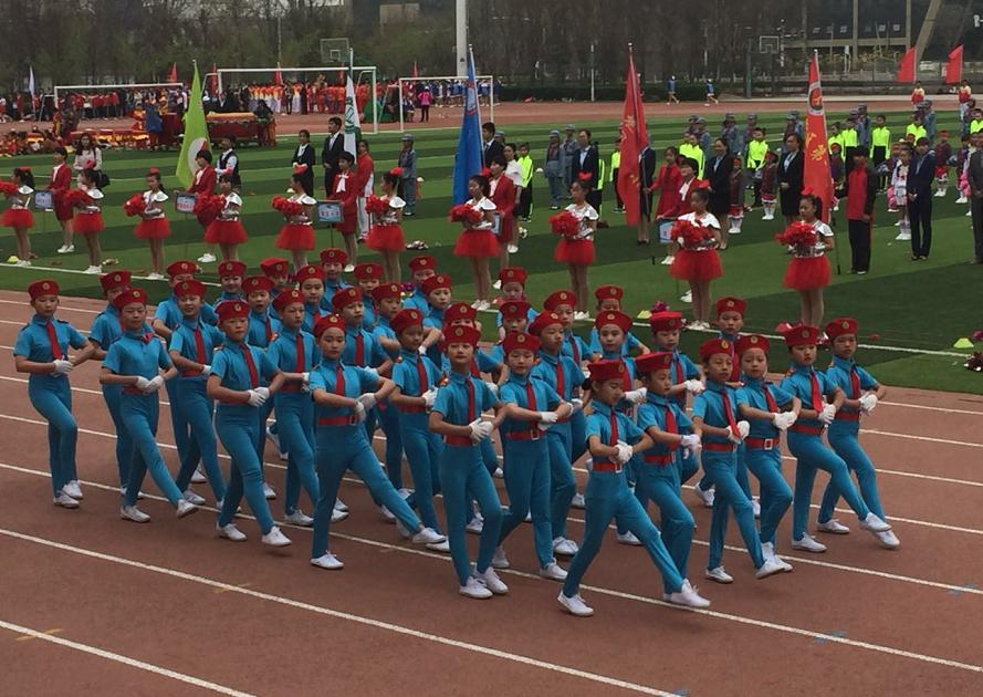 有趣的运动会小学生,一个运动会的游戏