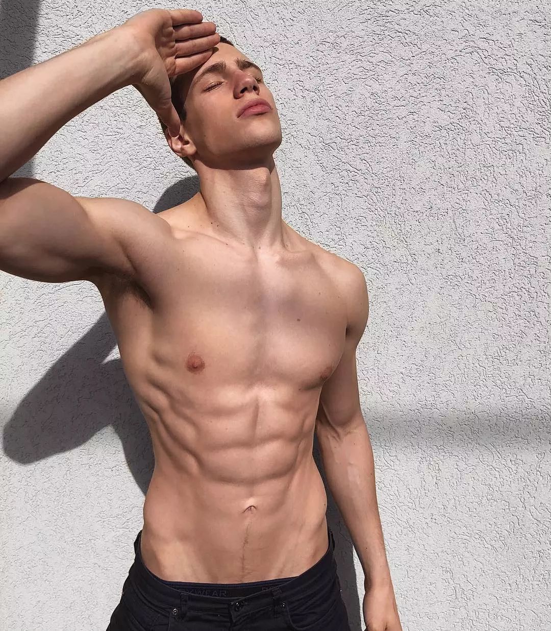 专门拍广告的男网红,专拍侧脸的男网红