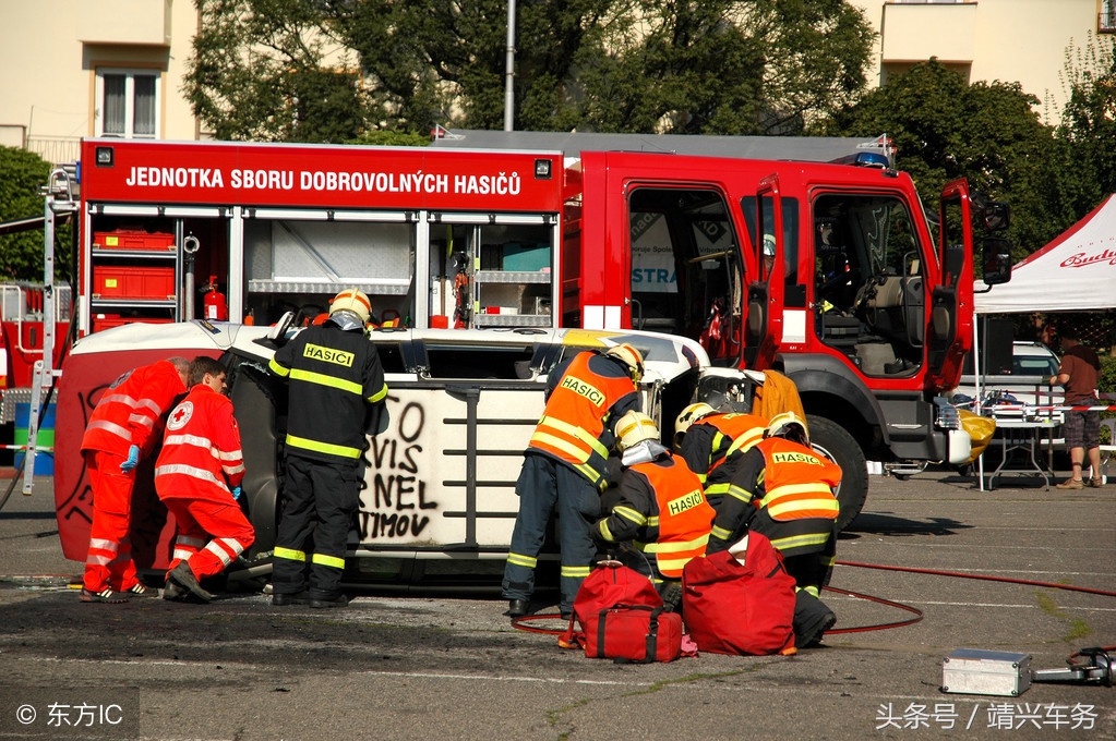 在高速公路和快速路上违法停车,加油站违章停车怎么处理