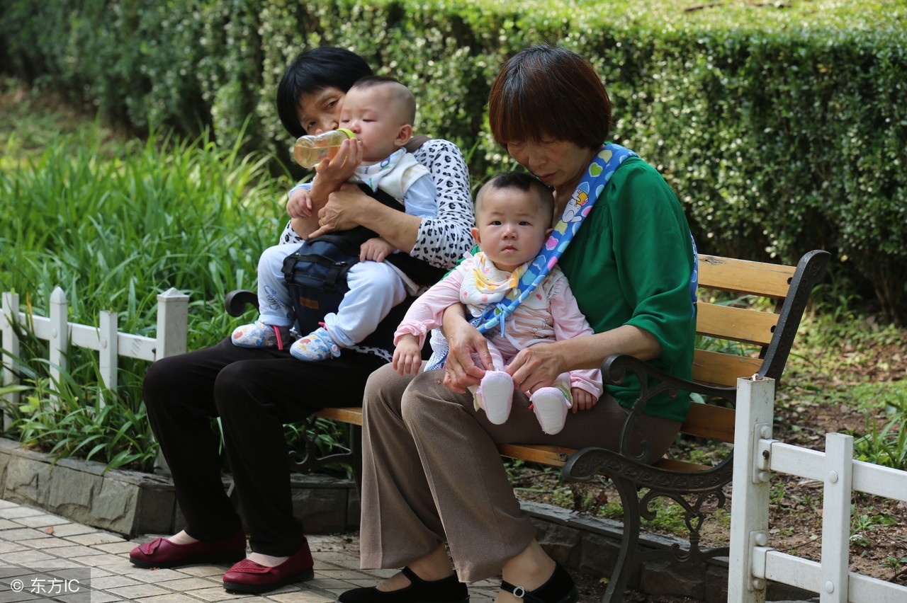 现代奶妈,全职奶妈和全职宝妈区别