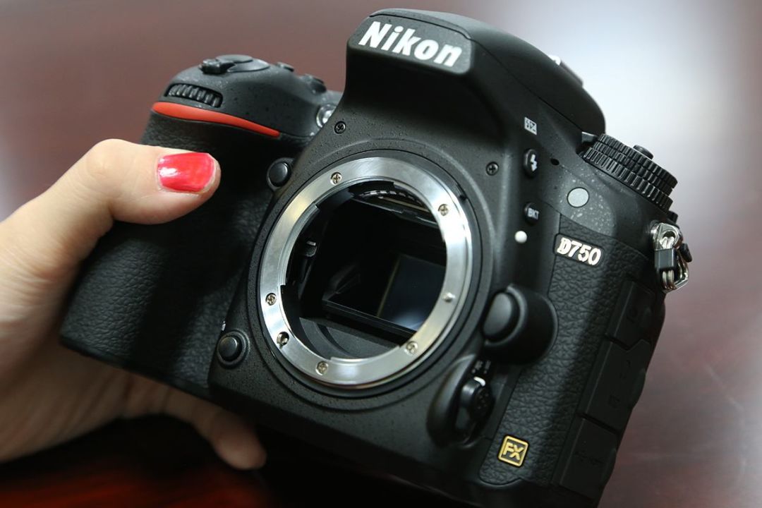 d750和d850哪个值得入手,d750怎么看是不是翻新机