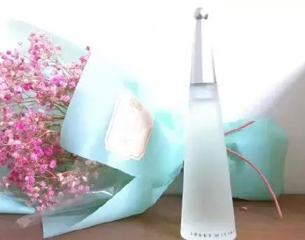 听说这些香水和春天更配哦，喷上这些我竟然想谈恋爱了！