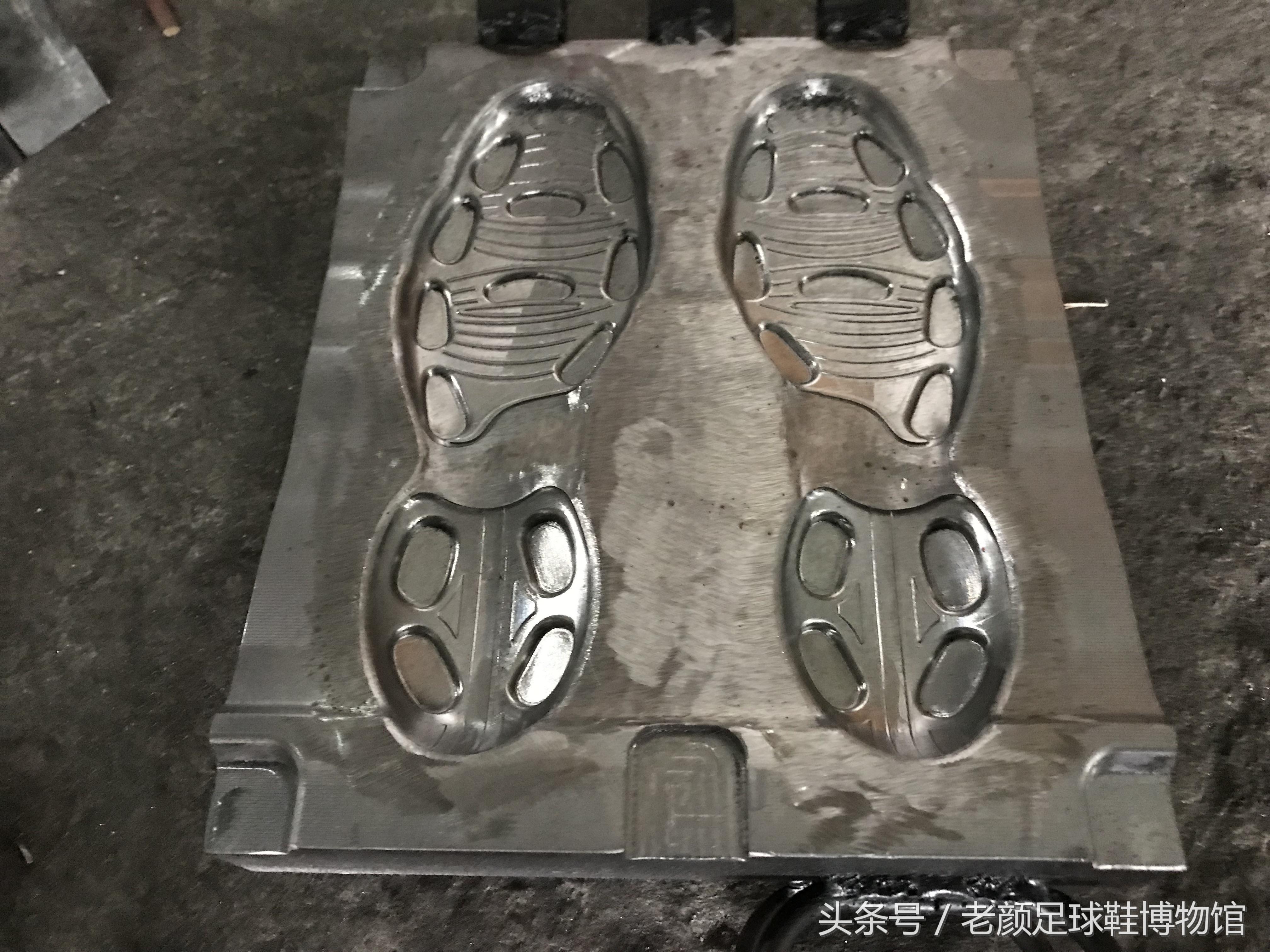 2002年的阿迪达斯鞋银色,阿迪达斯足球鞋哪一代最经典