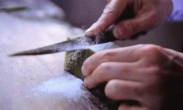 中国工匠的技艺震惊世界,潘惊石大师揭开拉丝绝技之谜