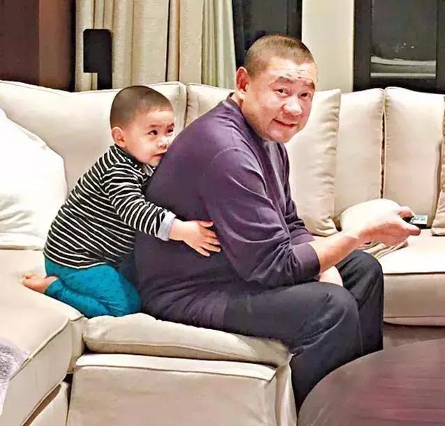 香港十大枭雄刘銮雄炒股,刘銮雄如何从股市狙击手变为港姐