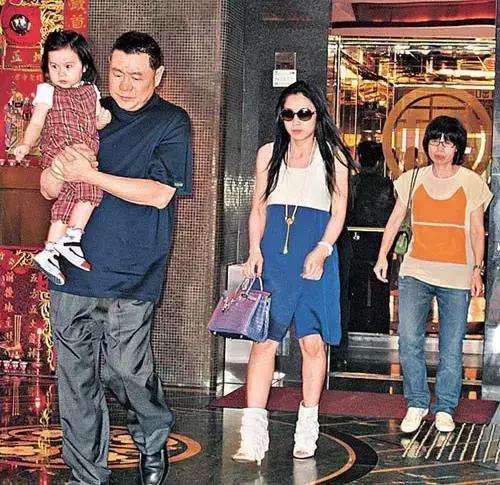 香港十大枭雄刘銮雄炒股,刘銮雄如何从股市狙击手变为港姐