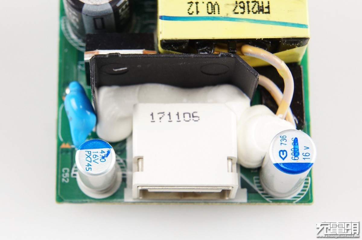 魅族充电器二换一,魅族原装充电器拆解