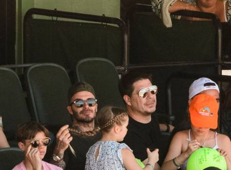 贝克汉姆带小七看球长发最为抢眼，粉丝热议：不剪头发是有道理的