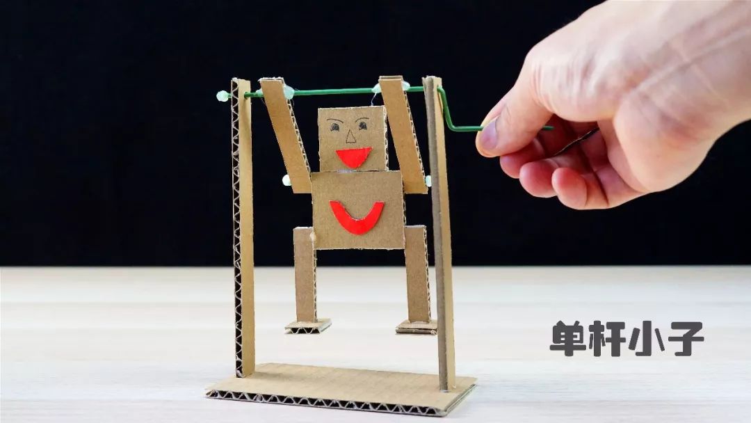 怎么用纸板制作电脑小子玩具,用纸板做的棍子玩具