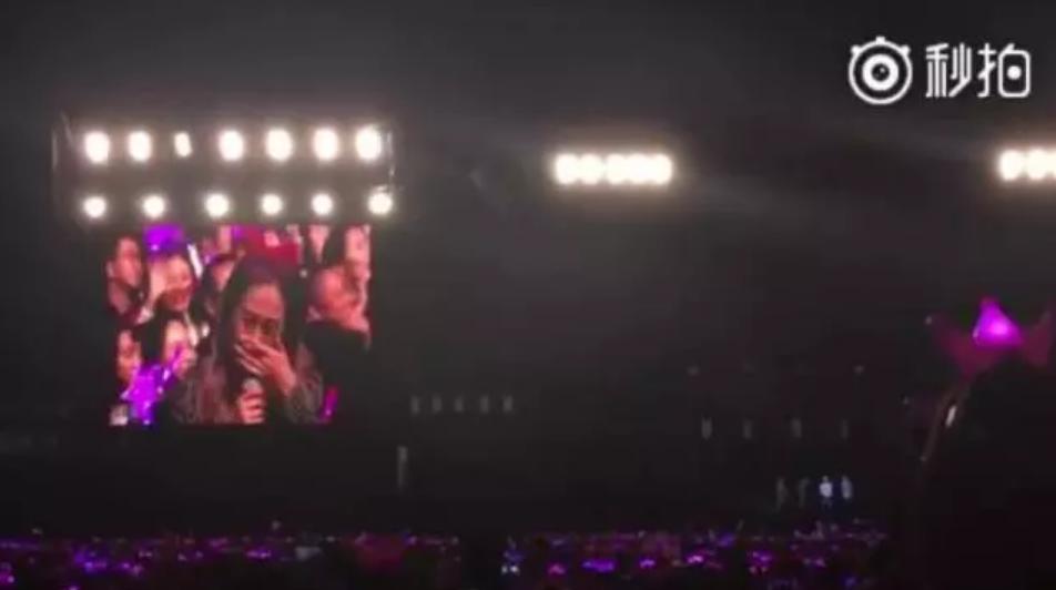 戴佩妮被歌声惊呆,戴佩妮歌迷唱怎样惊呆原唱