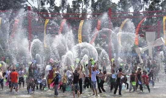 对不起！我要请假回家过泼水节，不然我们寨子要输了！