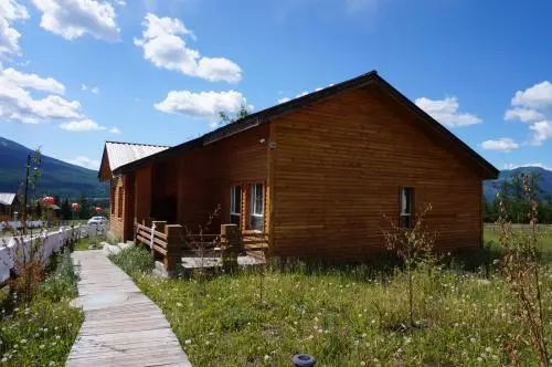 开车撞摩托车摩托车无证怎么处理,无证驾驶摩托车带人摔伤责任划分