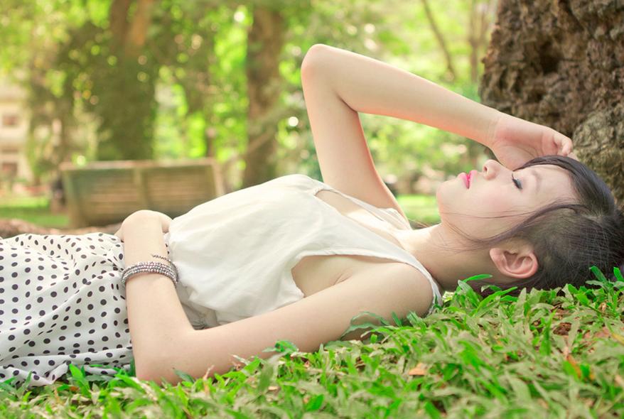 “哪来的小屁孩?”“叔叔,我来带我妈咪回家的”