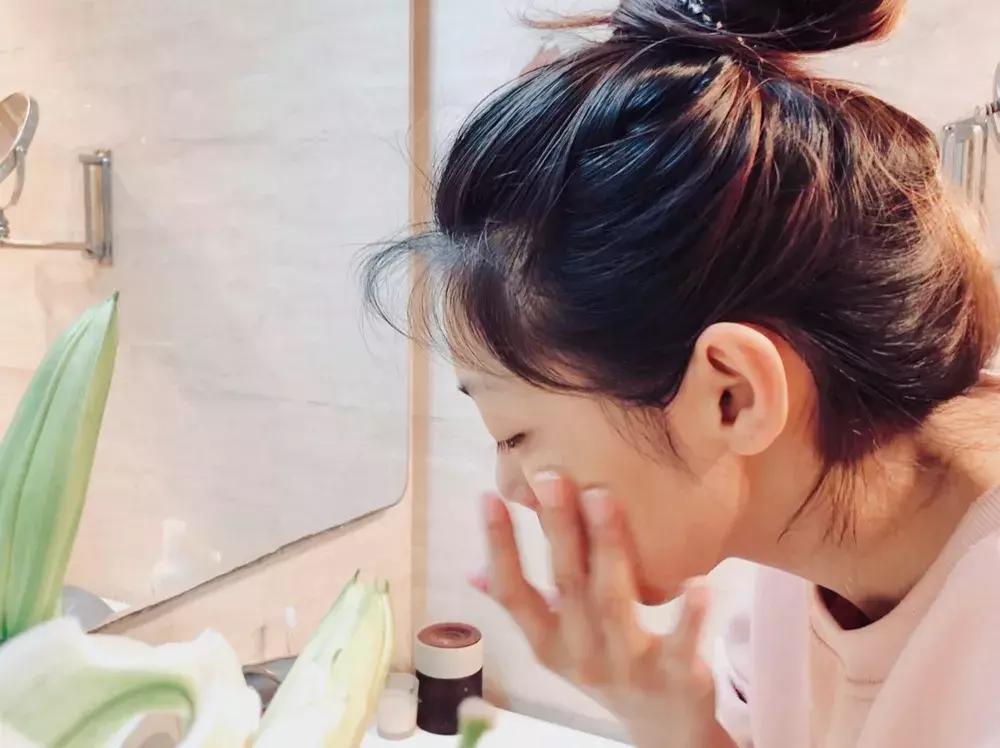 温和不伤肤清洁面部,深层清洁又不伤皮肤的女士洁面