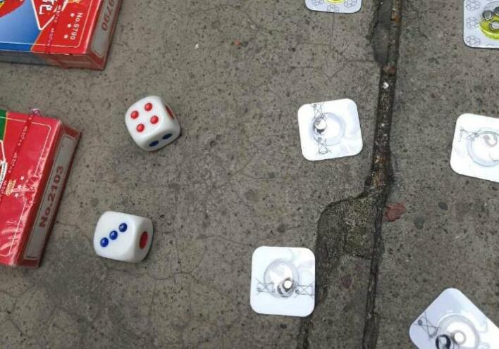 查获一摇骰子赌博窝点,宜州警方打掉25人赌博窝点