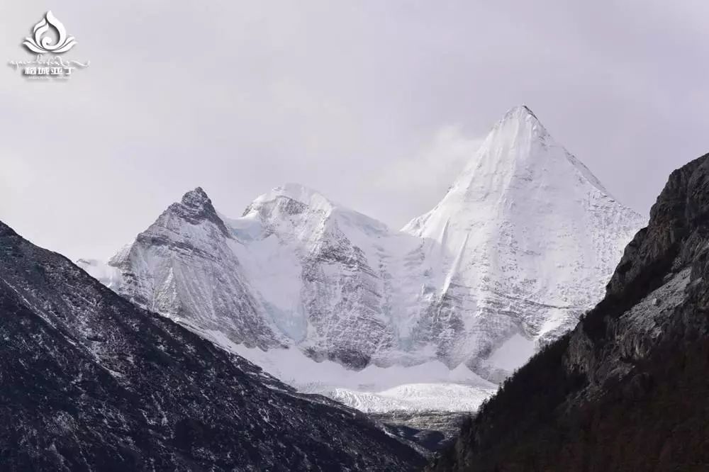 来自稻城亚丁的纯粹，是你没见过的美。