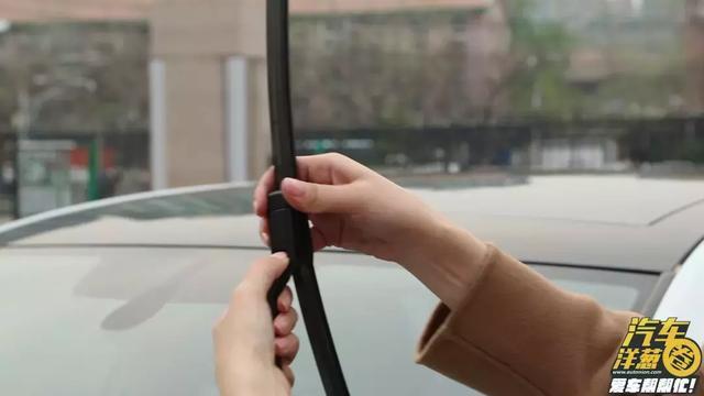 自己动手装个电动雨刷,汽车雨刷怎么动手洗干净