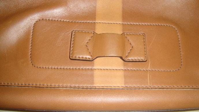 真皮包上有印子怎么去除,真皮包有点掉皮怎么弄